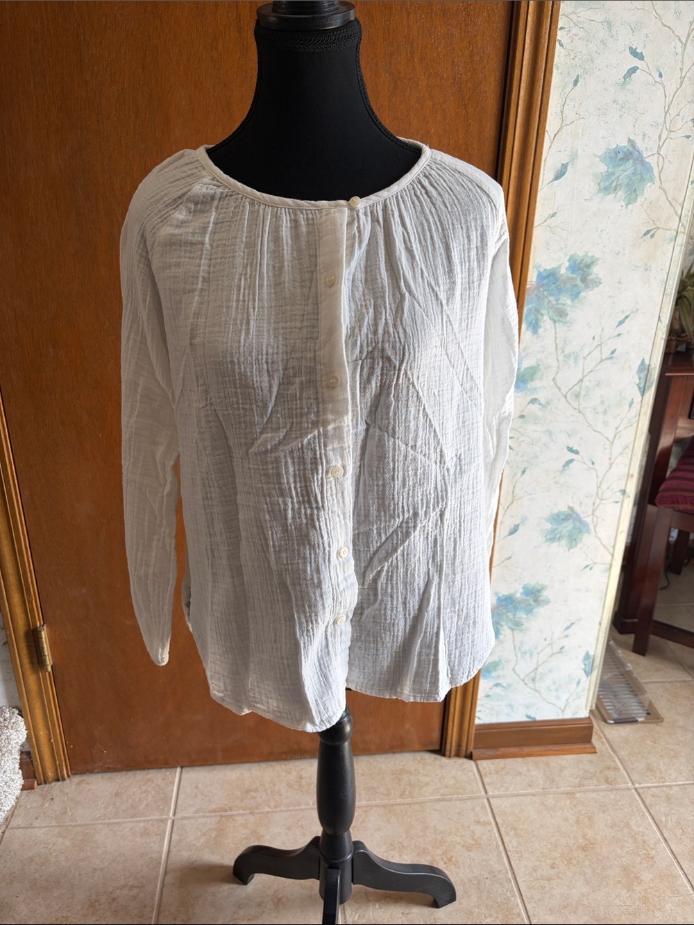 Women's White Button-Front Gauze Blouse